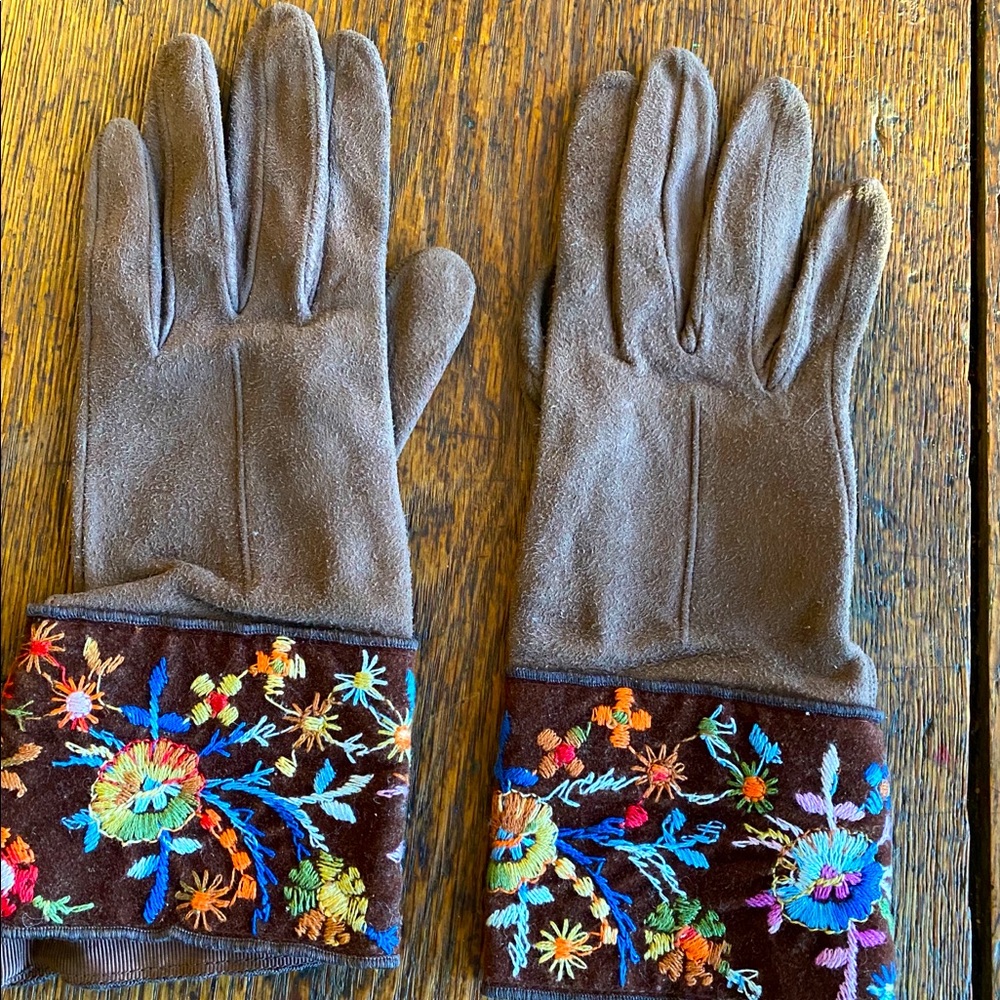 Vintage Brown Suede Embroidered Gloves Med